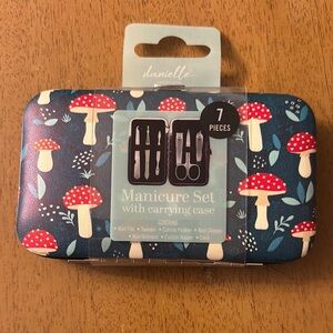 NWT Danielle Creations Manicure Set Carrying Case Beauty Nail Metal Mushroom